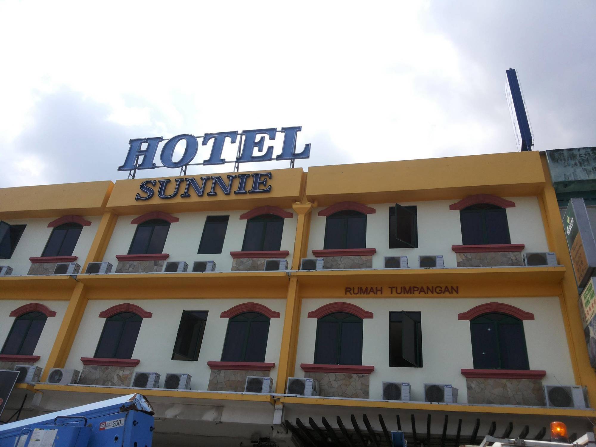 Sunnie Hotel جوهر بهرو المظهر الخارجي الصورة